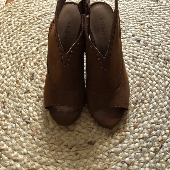 Brown heel peep toe sandals. Like-new - Picture 2 of 7